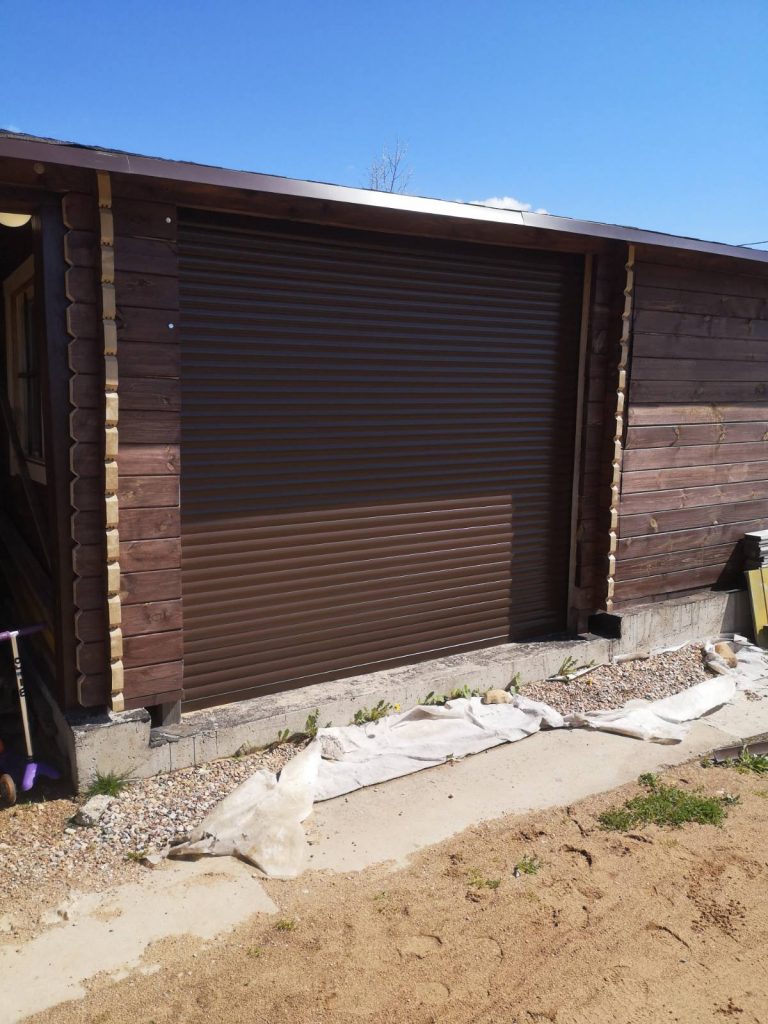 Роллетые ворота в гараж